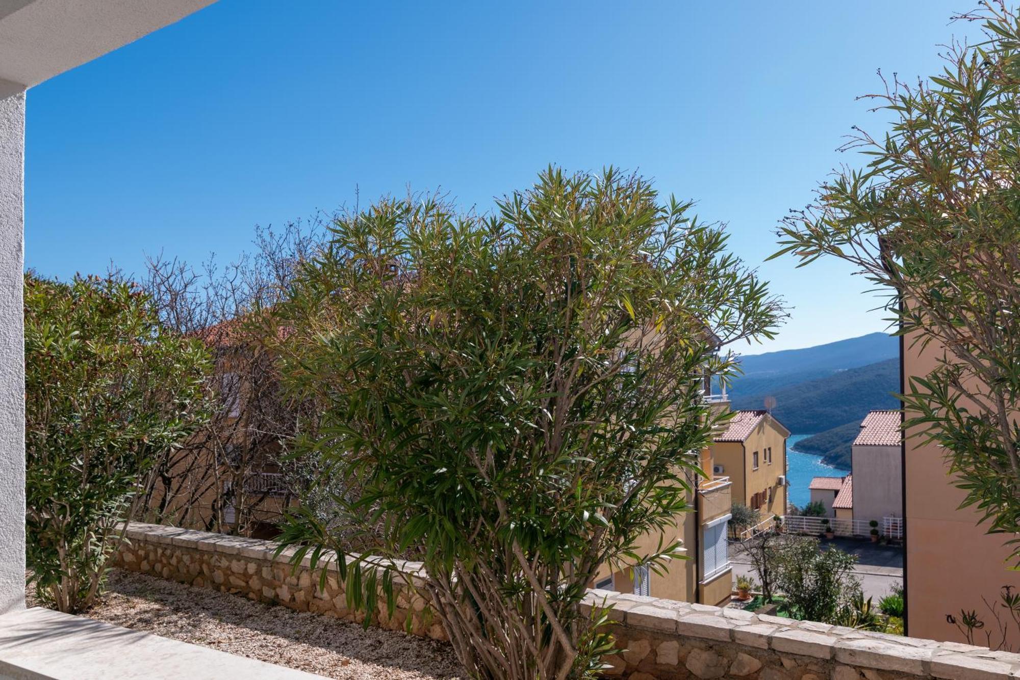 Apartments With A Parking Space Rabac, Labin - 6464 المظهر الخارجي الصورة
